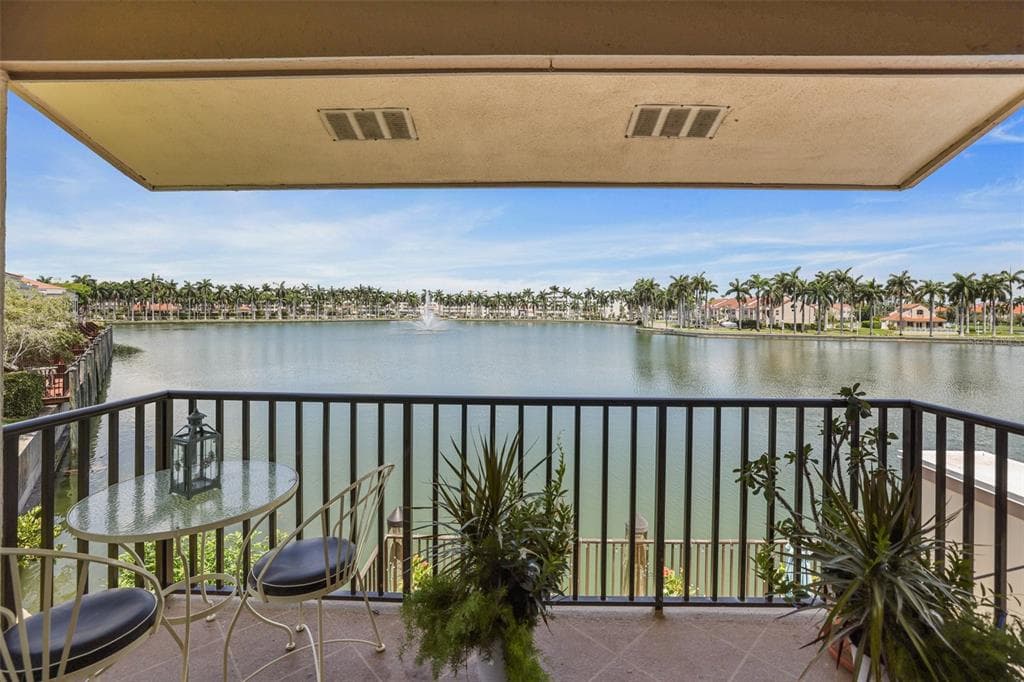 6294 BAHIA DEL MAR CIRCLE UNIT 201 ST PETERSBURG, FL 33715