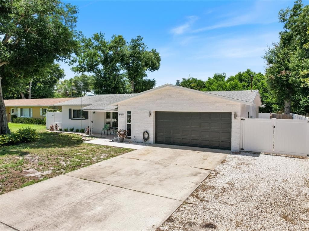 6819 17TH STREET S ST PETERSBURG, FL 33712