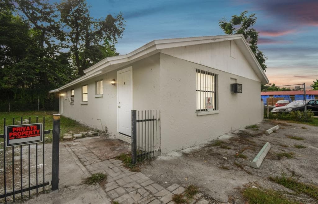 5204 N 45TH STREET TAMPA, FL 33610