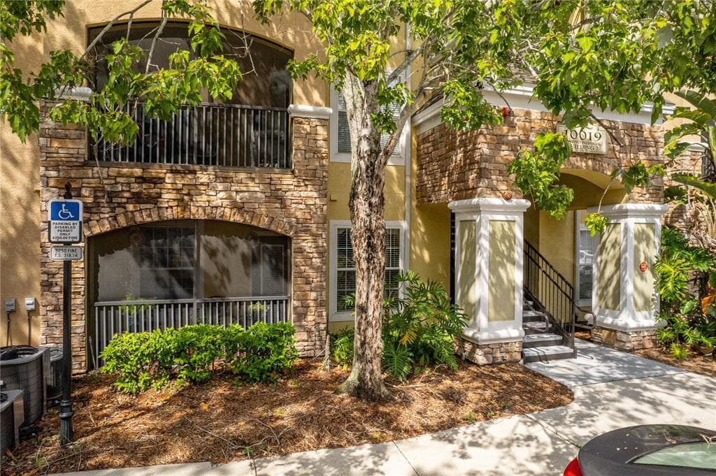 10019 COURTNEY PALMS BOULEVARD UNIT 102 TAMPA, FL 33619