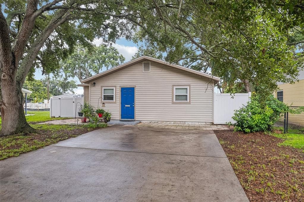 518 GLENOAK STREET N ST PETERSBURG, FL 33703