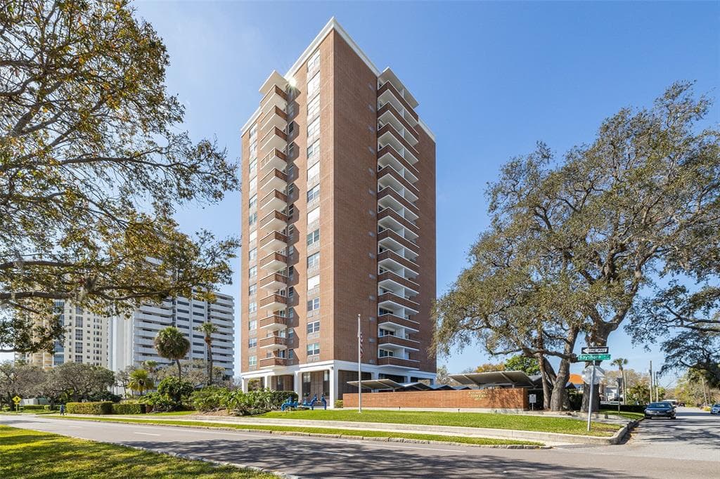 4015 BAYSHORE BOULEVARD UNIT 17B TAMPA, FL 33611