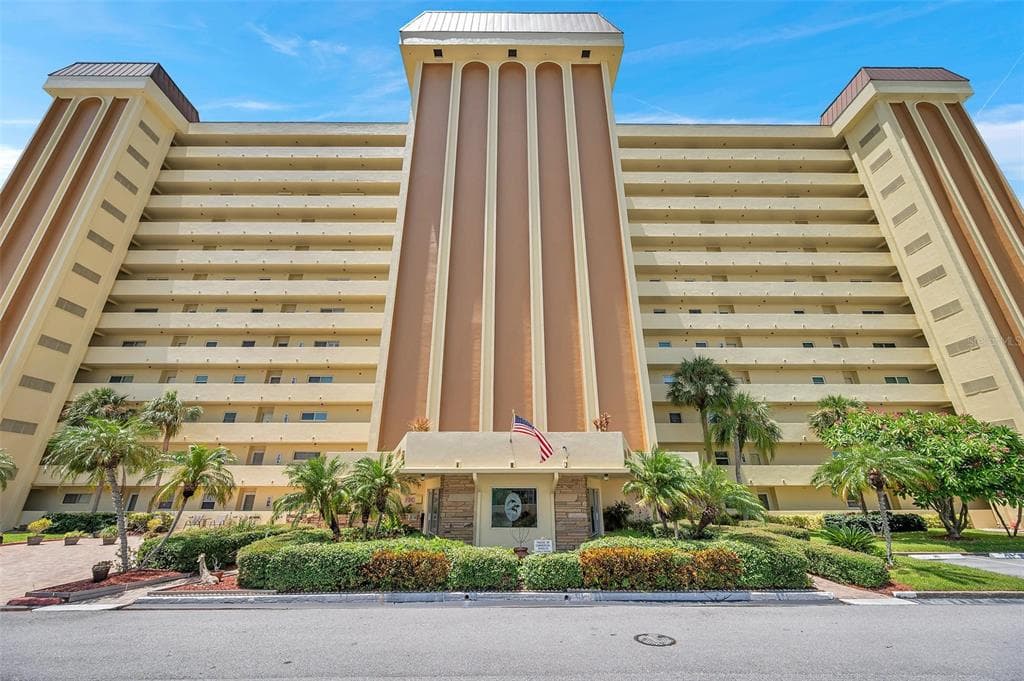 4550 COVE CIRCLE UNIT 903 ST PETERSBURG, FL 33708