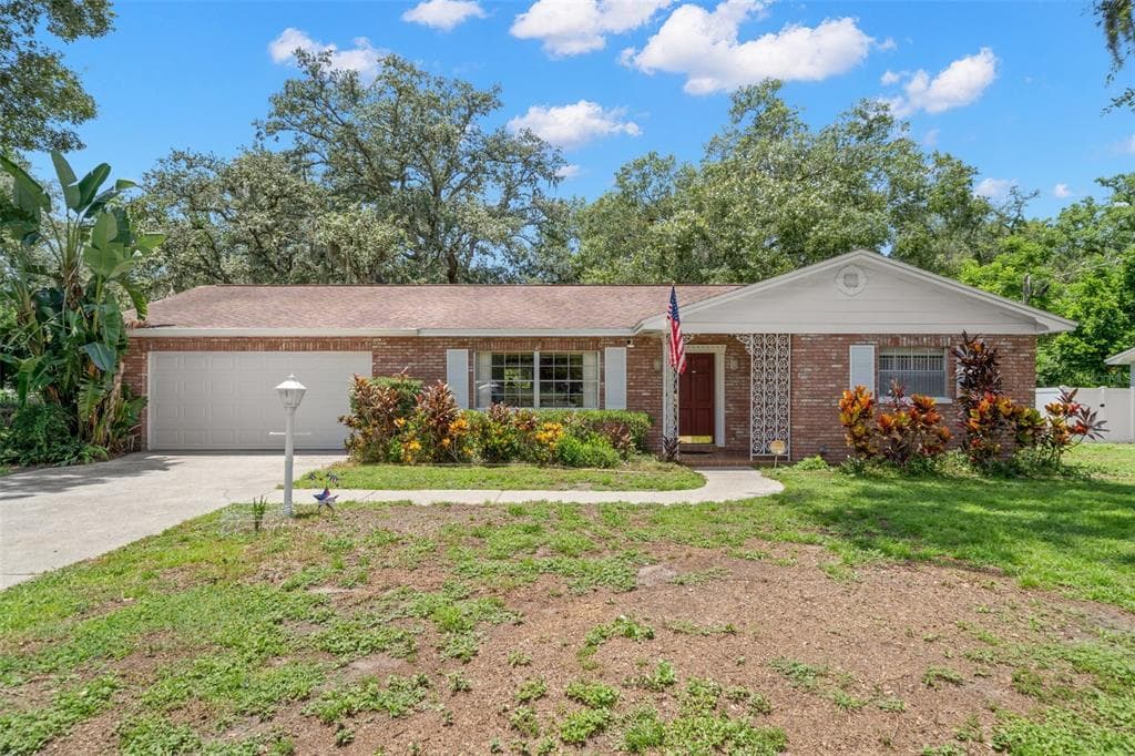 2704 BELLWOOD DRIVE BRANDON, FL 33511