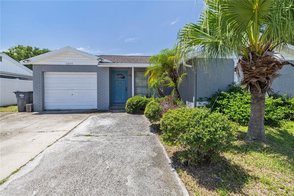6804 MIDDLEWOOD COURT