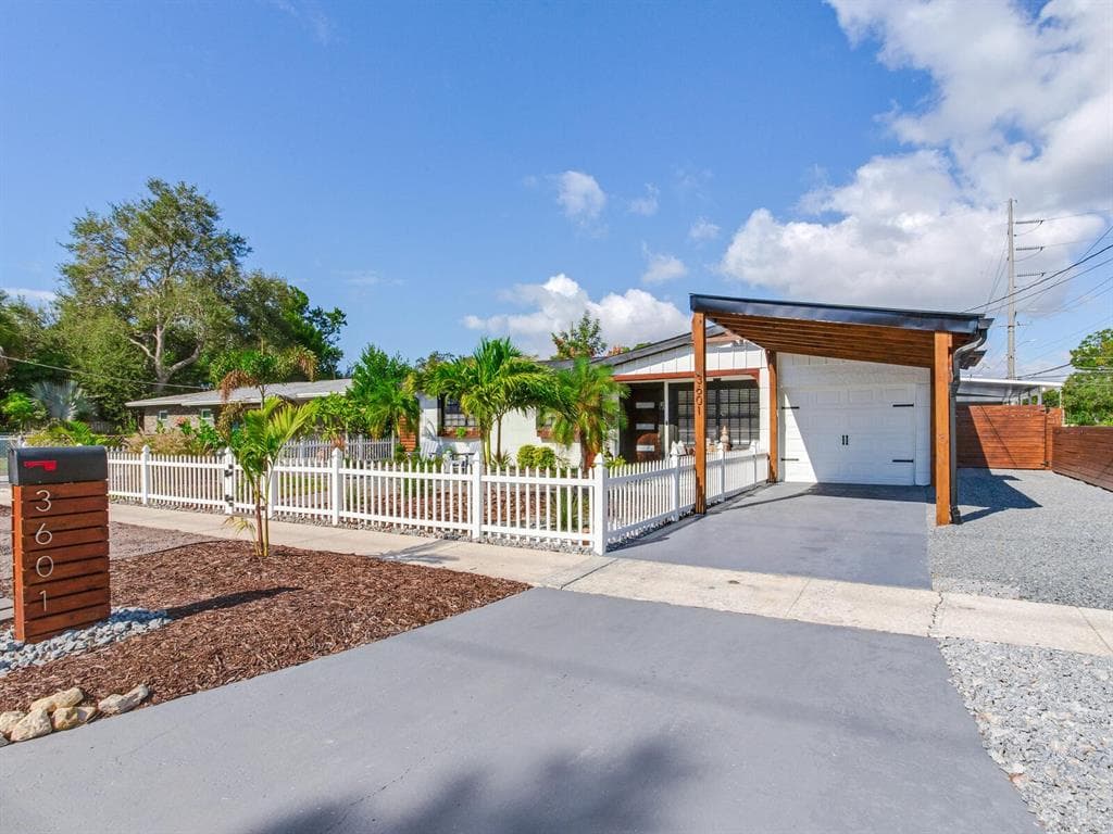 3601 W OKLAHOMA AVENUE TAMPA, FL 33611
