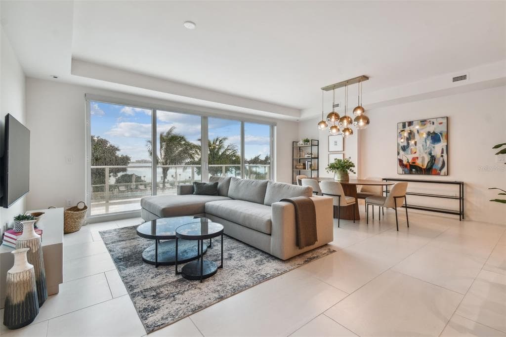1020 SUNSET POINT ROAD UNIT 207 CLEARWATER, FL 33755