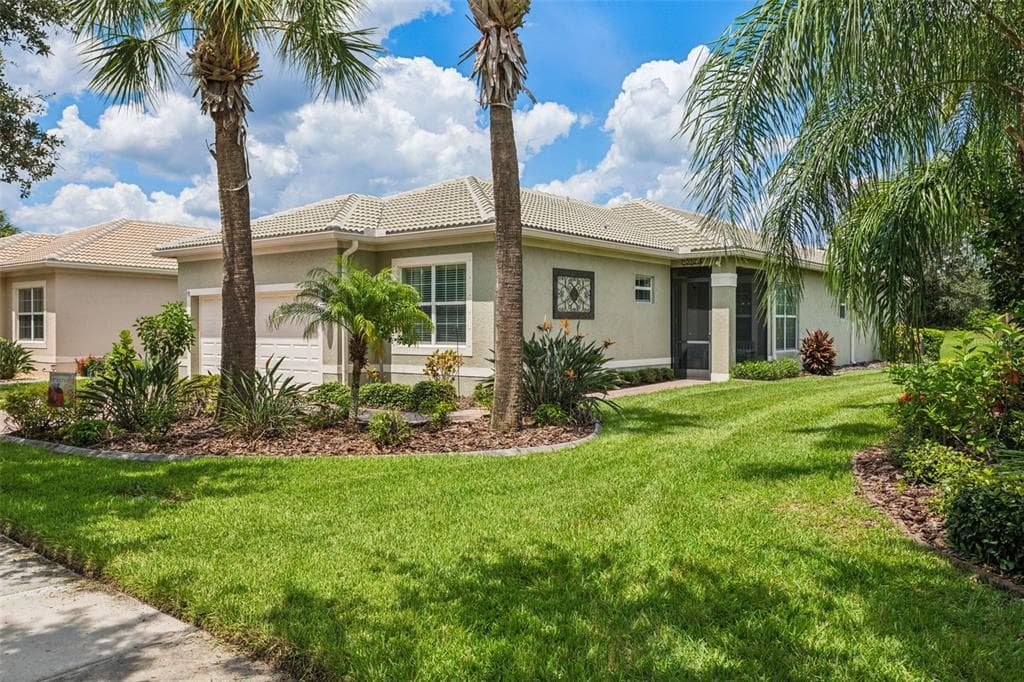 15826 AMBER FALLS DRIVE WIMAUMA, FL 33598