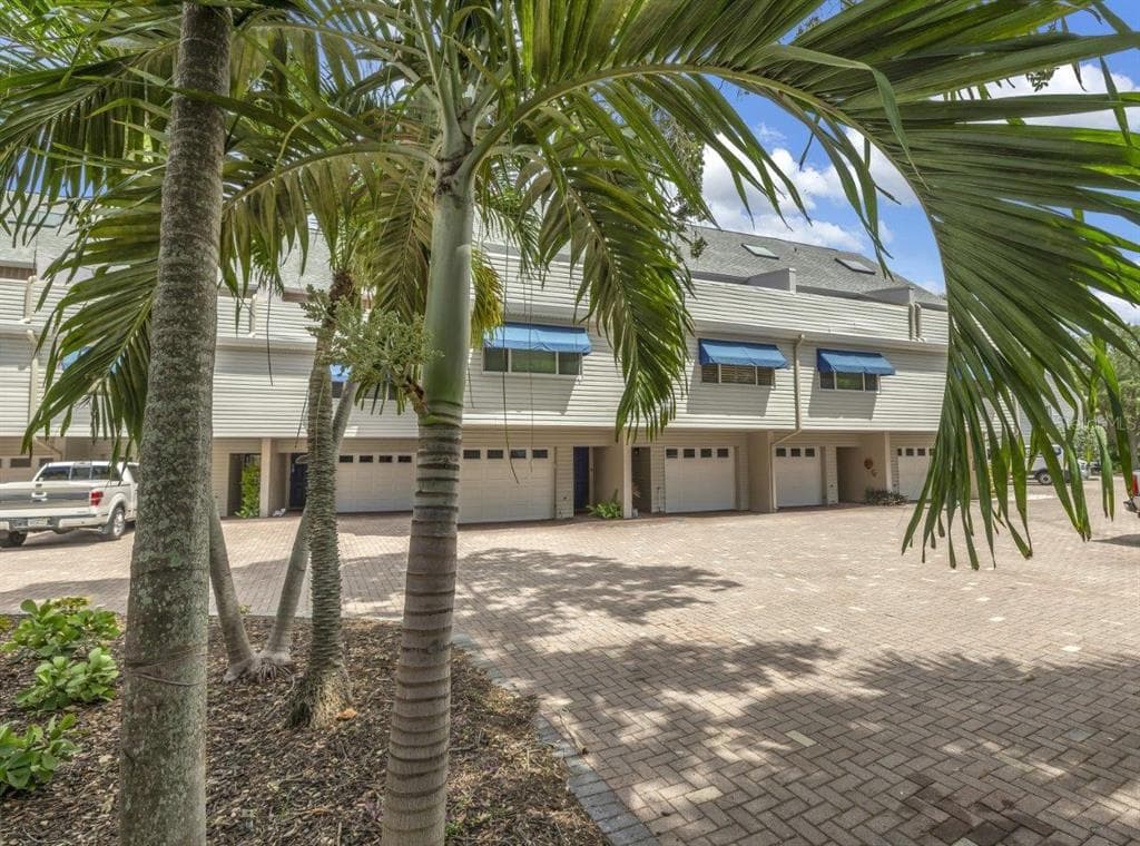 1355 PINELLAS BAYWAY S UNIT 17 TIERRA VERDE, FL 33715