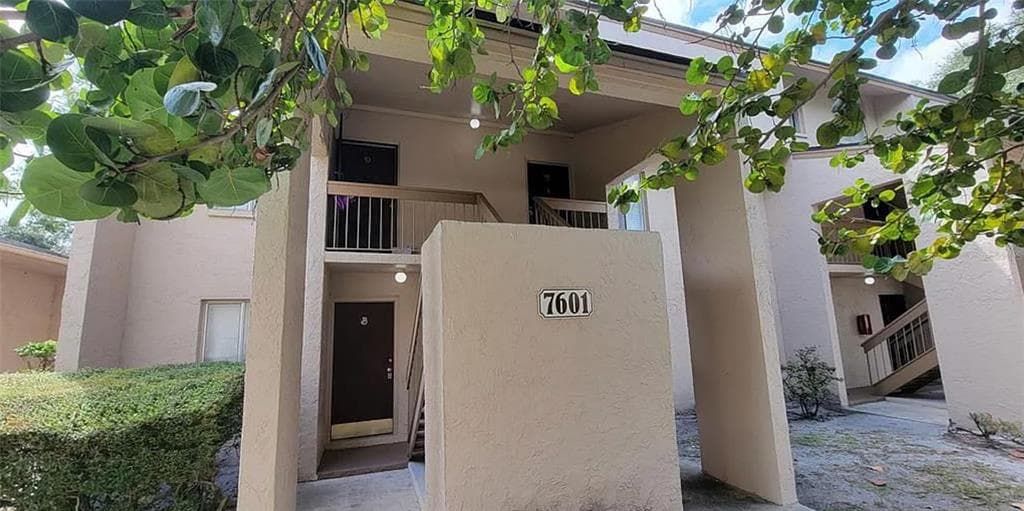 7601 ABBEY LANE UNIT C TAMPA, FL 33617