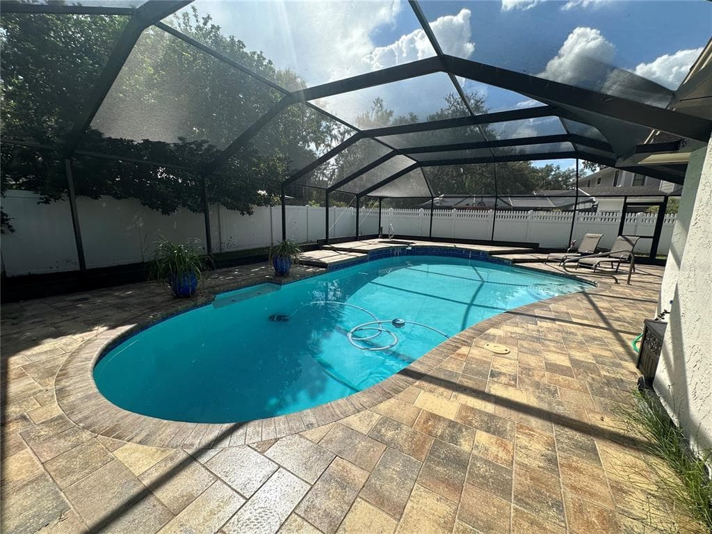 2806 ORMANDY COURT TAMPA, FL 33618
