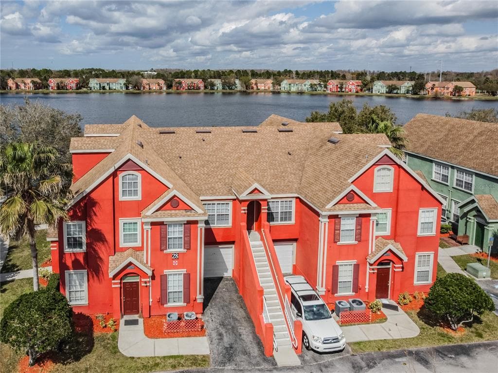 9632 LAKE CHASE ISLAND WAY UNIT 9632 TAMPA, FL 33626