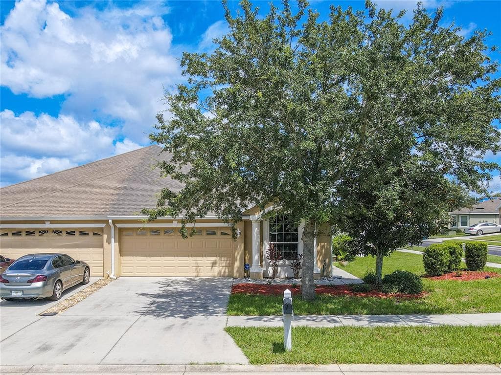 3915 CROSSLINE DRIVE SPRING HILL, FL 34609