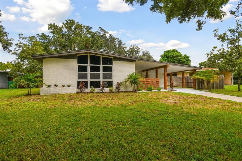 8024 N OLA AVENUE TAMPA, FL 33604