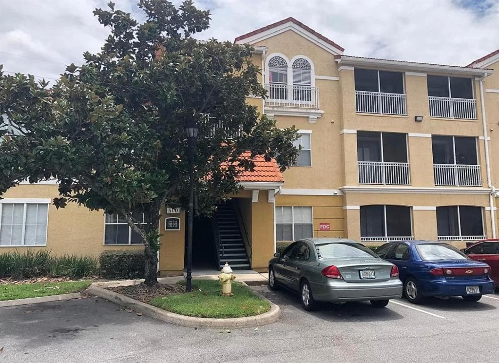18001 RICHMOND PLACE DRIVE UNIT 520 TAMPA, FL 33647