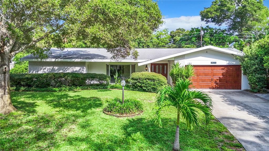 826 FOUNTAINHEAD DRIVE LARGO, FL 33770