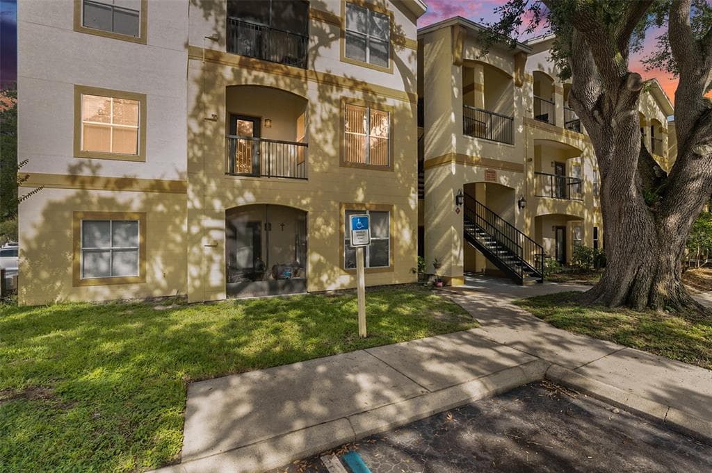 5604 PINNACLE HEIGHTS CIRCLE UNIT 206 TAMPA, FL 33624