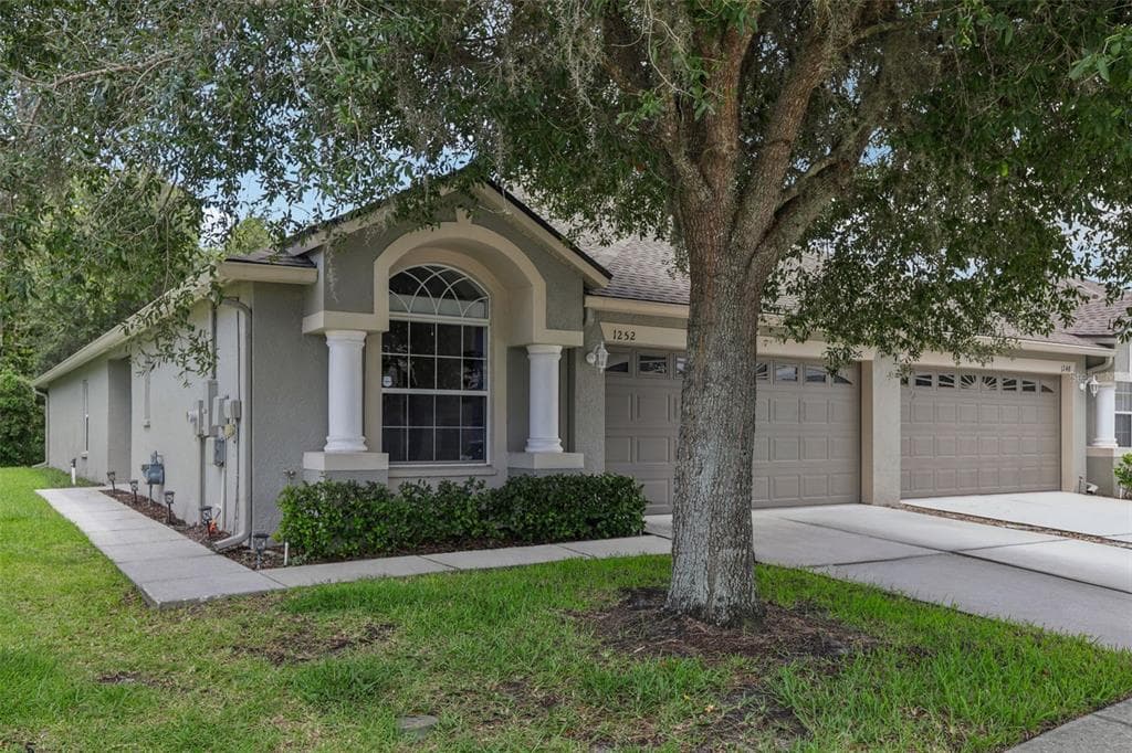 1252 BENSBROOKE DRIVE WESLEY CHAPEL, FL 33543