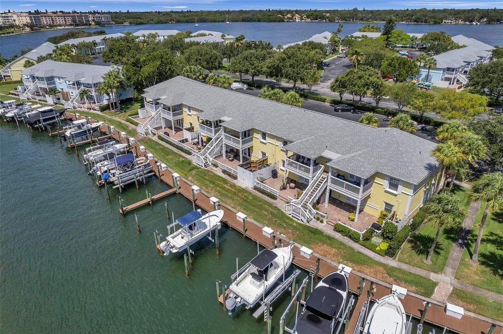 5174 BEACH DRIVE SE UNIT C ST PETERSBURG, FL 33705