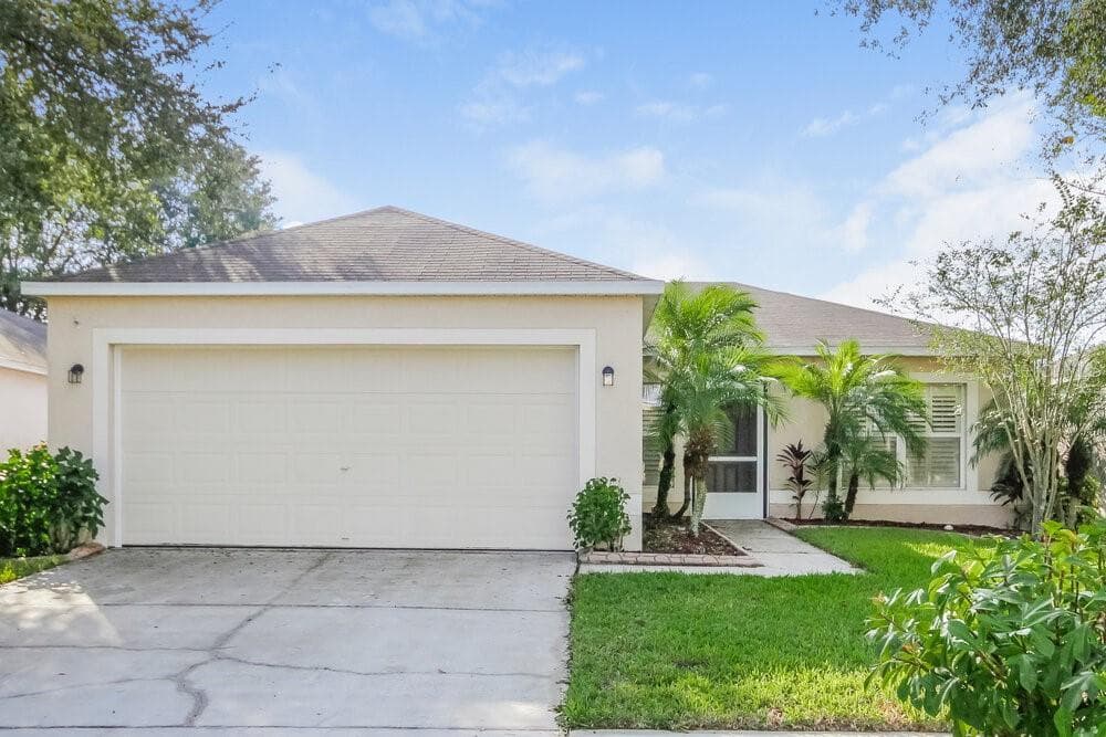 912 STALLION WAY VALRICO, FL 33594