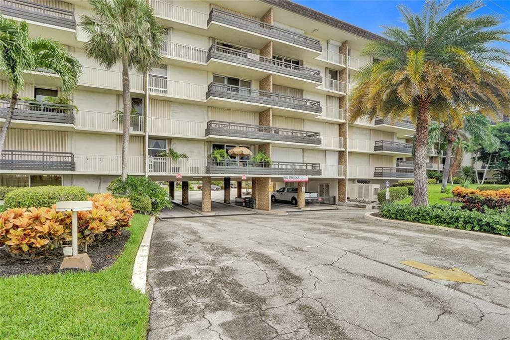 555 NW 4TH AVENUE UNIT 2220 BOCA RATON, FL 33432