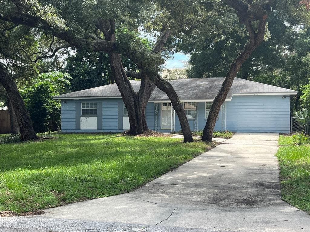 8121 N OLA AVENUE TAMPA, FL 33604