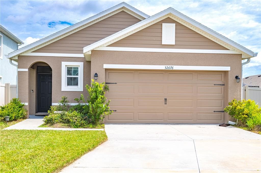 32676 CANYONLANDS DRIVE WESLEY CHAPEL, FL 33543