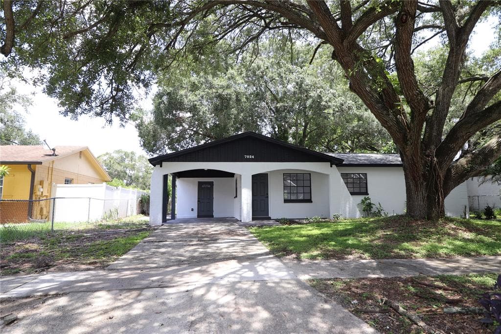 7024 FLINT DRIVE TAMPA, FL 33619