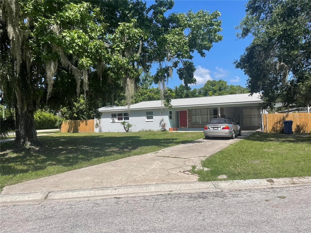 8002 PINE HILL DRIVE TAMPA, FL 33617