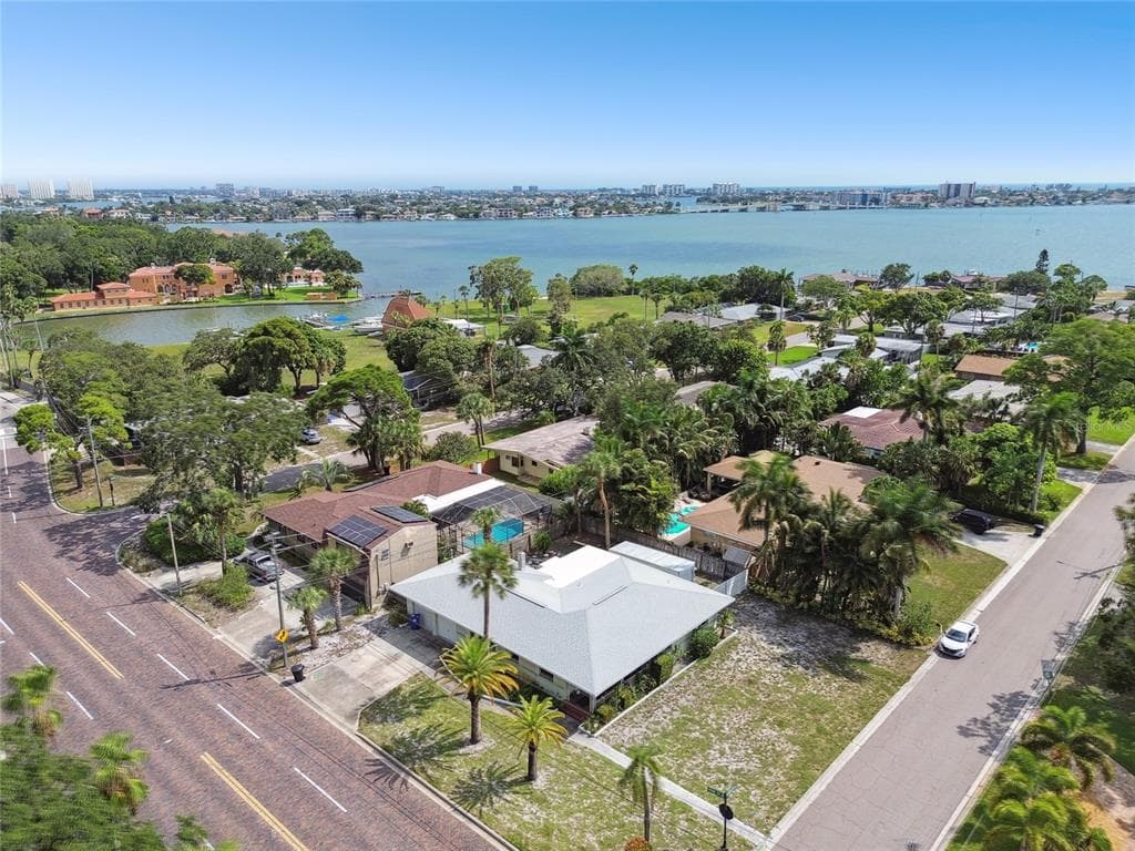 7979 GARDEN DRIVE N ST PETERSBURG, FL 33710