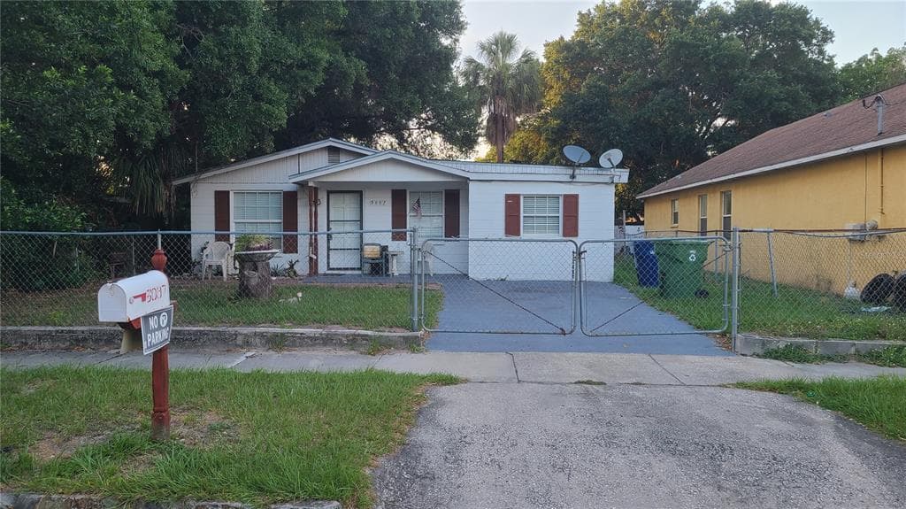 3007 W CHESTNUT STREET TAMPA, FL 33607