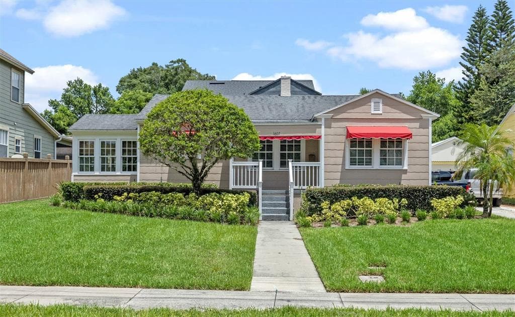 1607 DELANEY AVENUE ORLANDO, FL 32806