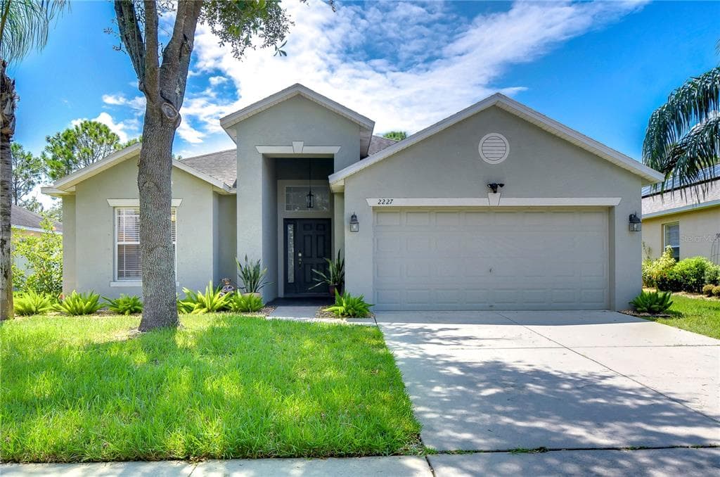 2227 COLVILLE CHASE DRIVE RUSKIN, FL 33570