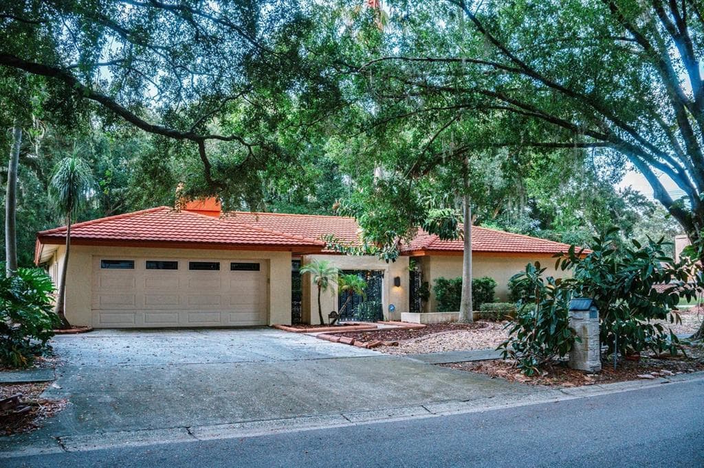 2219 HIGH POINT DRIVE BRANDON, FL 33511