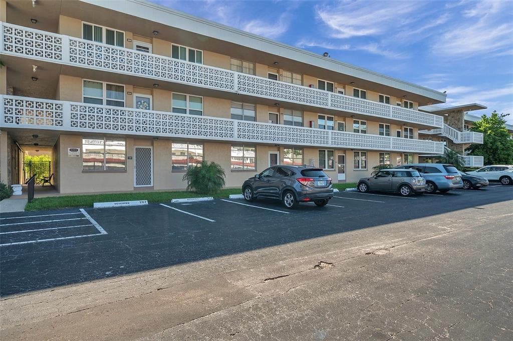 5095 BAY STREET NE UNIT 315 ST PETERSBURG, FL 33703