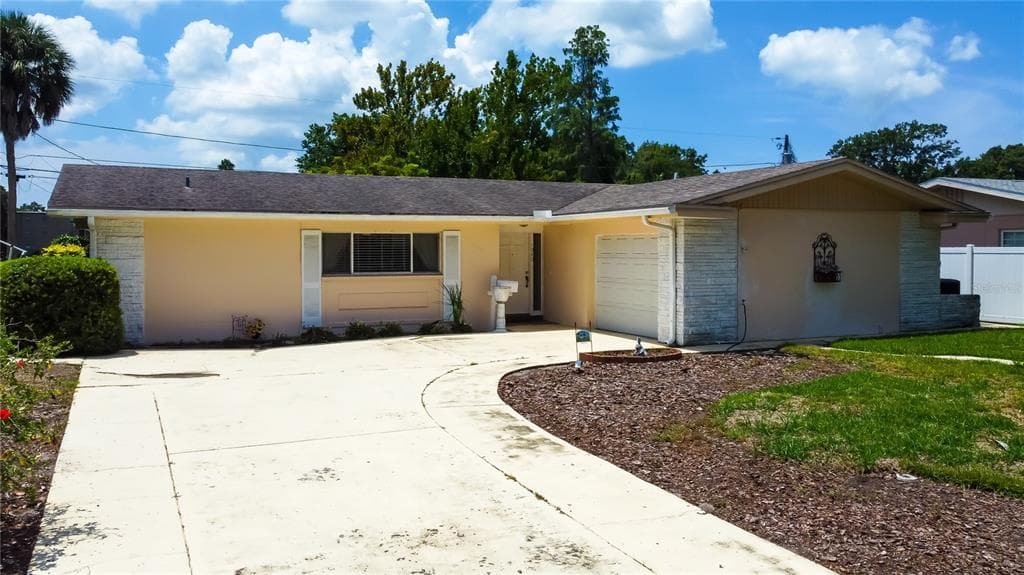 7040 32ND AVENUE N ST PETERSBURG, FL 33710