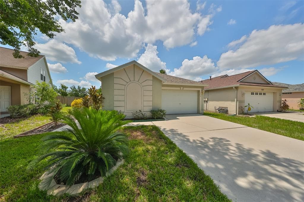 7559 OXFORD GARDEN CIRCLE APOLLO BEACH, FL 33572