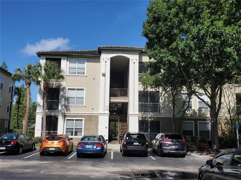 5807 LEGACY CRESCENT PLACE UNIT 201 RIVERVIEW, FL 33578