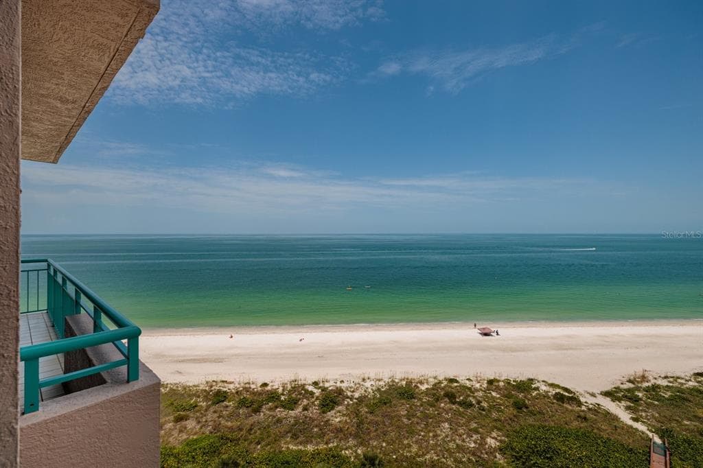 1560 GULF BOULEVARD UNIT 1004 CLEARWATER BEACH, FL 33767
