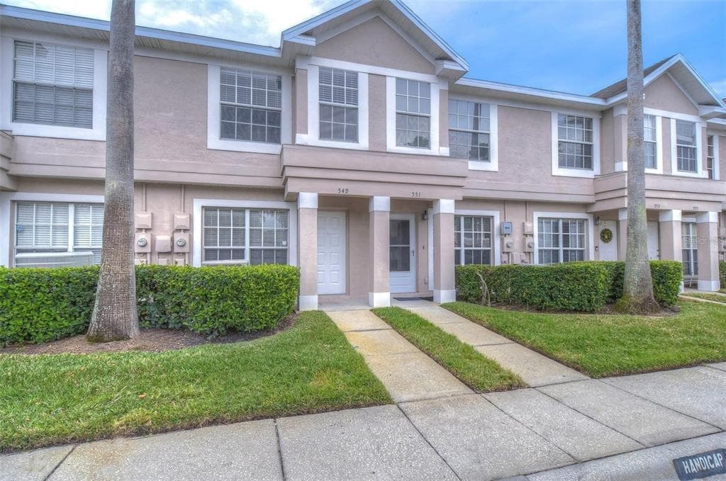 549 KENSINGTON LAKE CIRCLE BRANDON, FL 33511