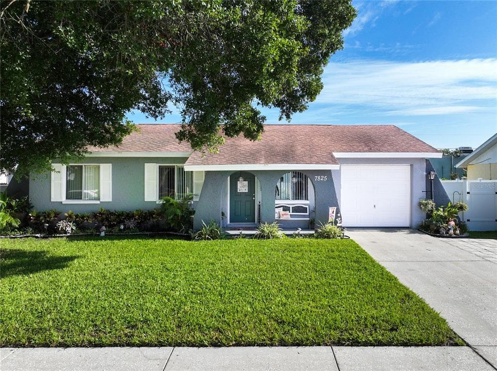 7825 POWDER HORN CIRCLE LARGO, FL 33773