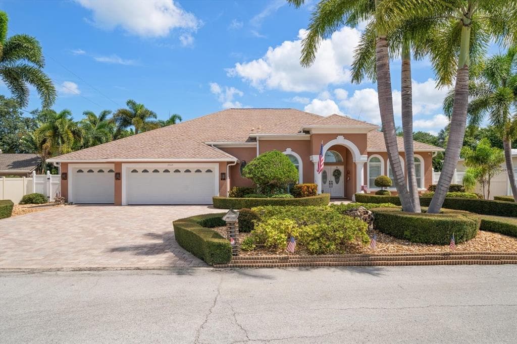 3069 SUNSET BOULEVARD BELLEAIR BLUFFS, FL 33770