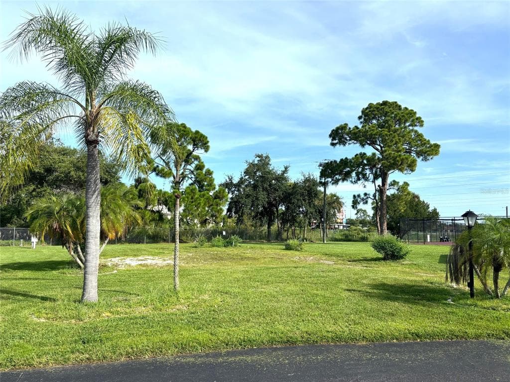 114 LA COSTA NORTH PORT, FL 34287