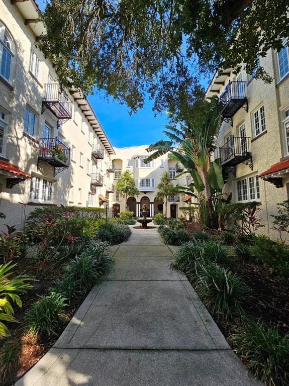 2117 W DEKLE AVENUE UNIT L-3 TAMPA, FL 33606