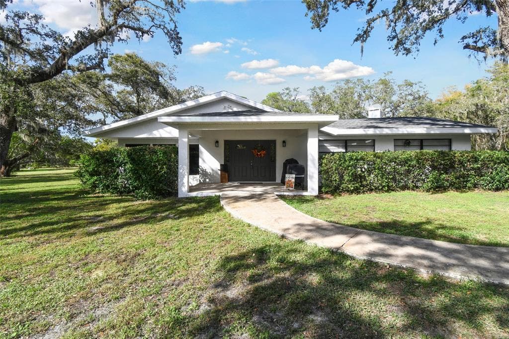 10208 GROVE DRIVE