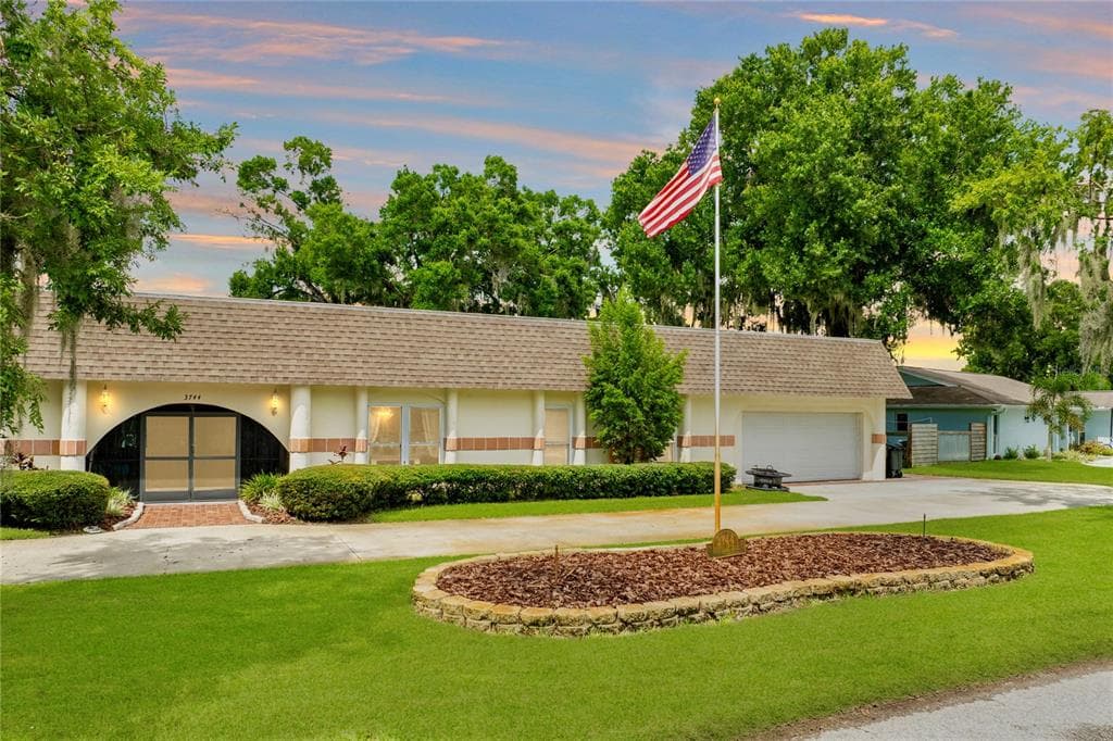3744 E LAKE DRIVE LAND O LAKES, FL 34639