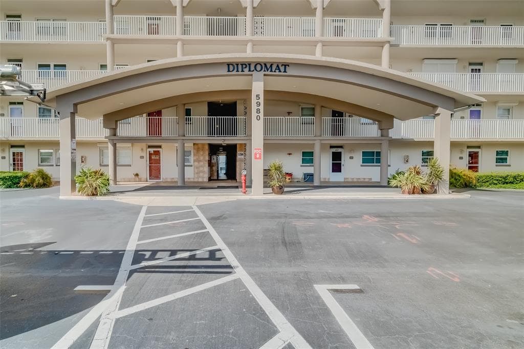 5980 SHORE BOULEVARD S UNIT 209 GULFPORT, FL 33707