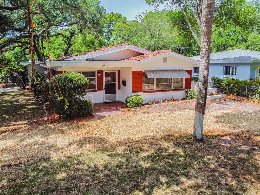 8295 28TH AVENUE N ST PETERSBURG, FL 33710