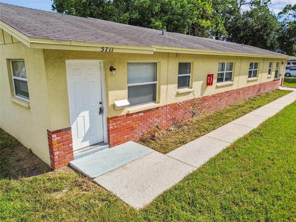 5711 MANCHESTER STREET N ST PETERSBURG, FL 33703