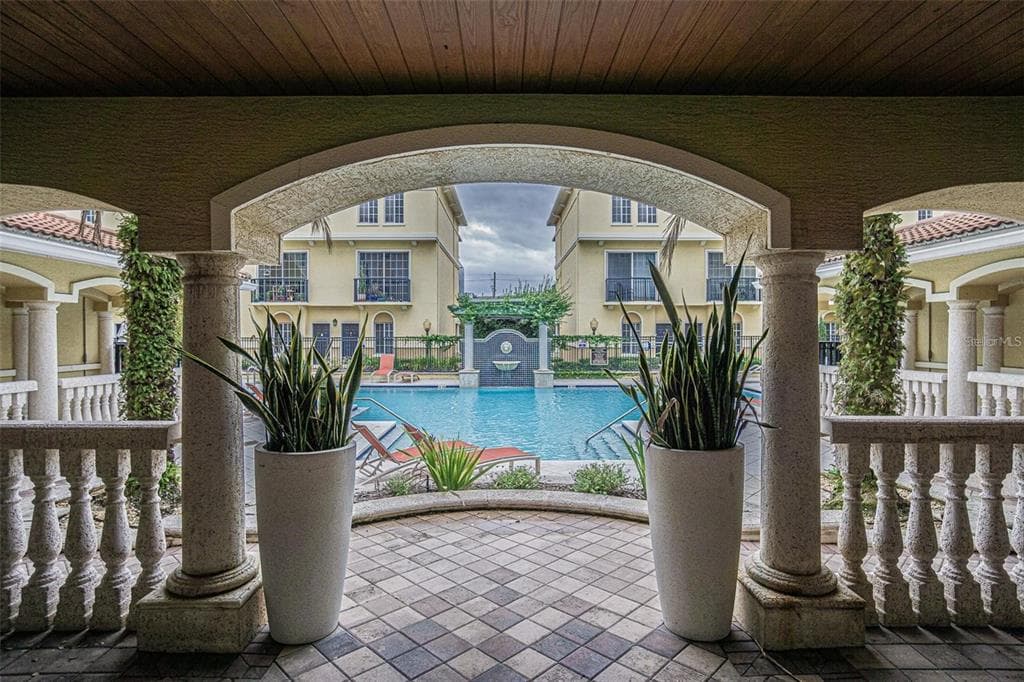 5220 W KENNEDY BOULEVARD UNIT 5220 TAMPA, FL 33609